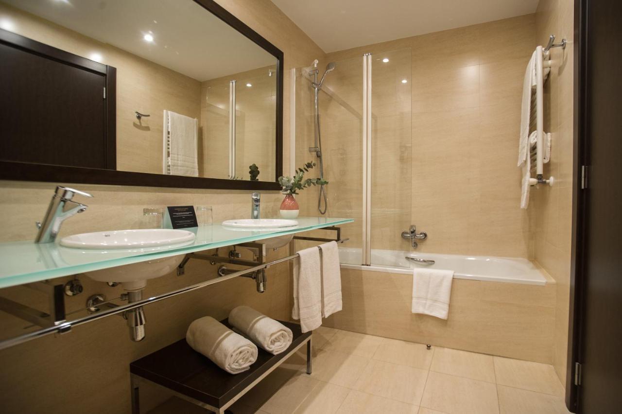 Azz Pamplona Norte Hotel Berriozar ภายนอก รูปภาพ