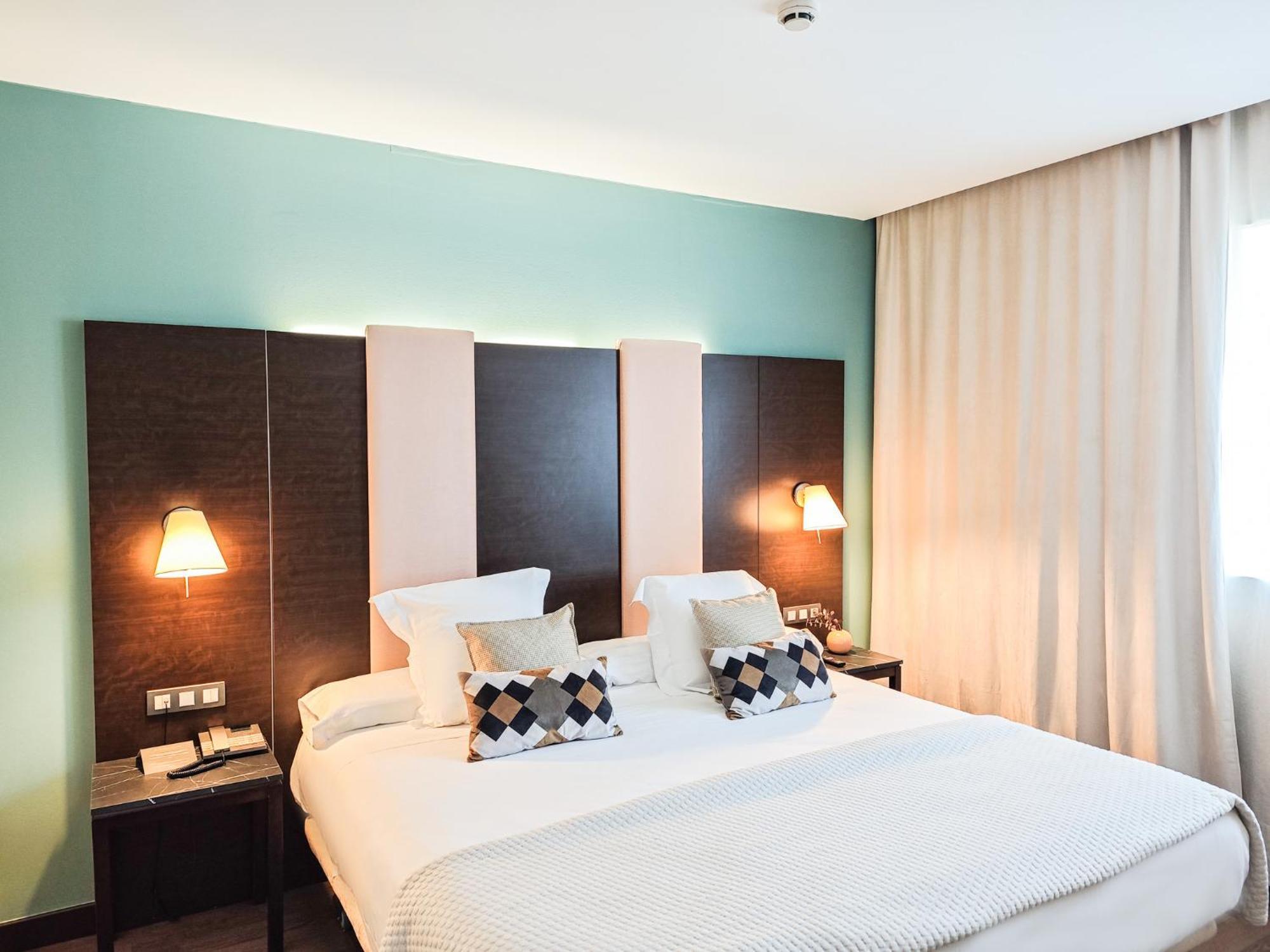 Azz Pamplona Norte Hotel Berriozar ภายนอก รูปภาพ