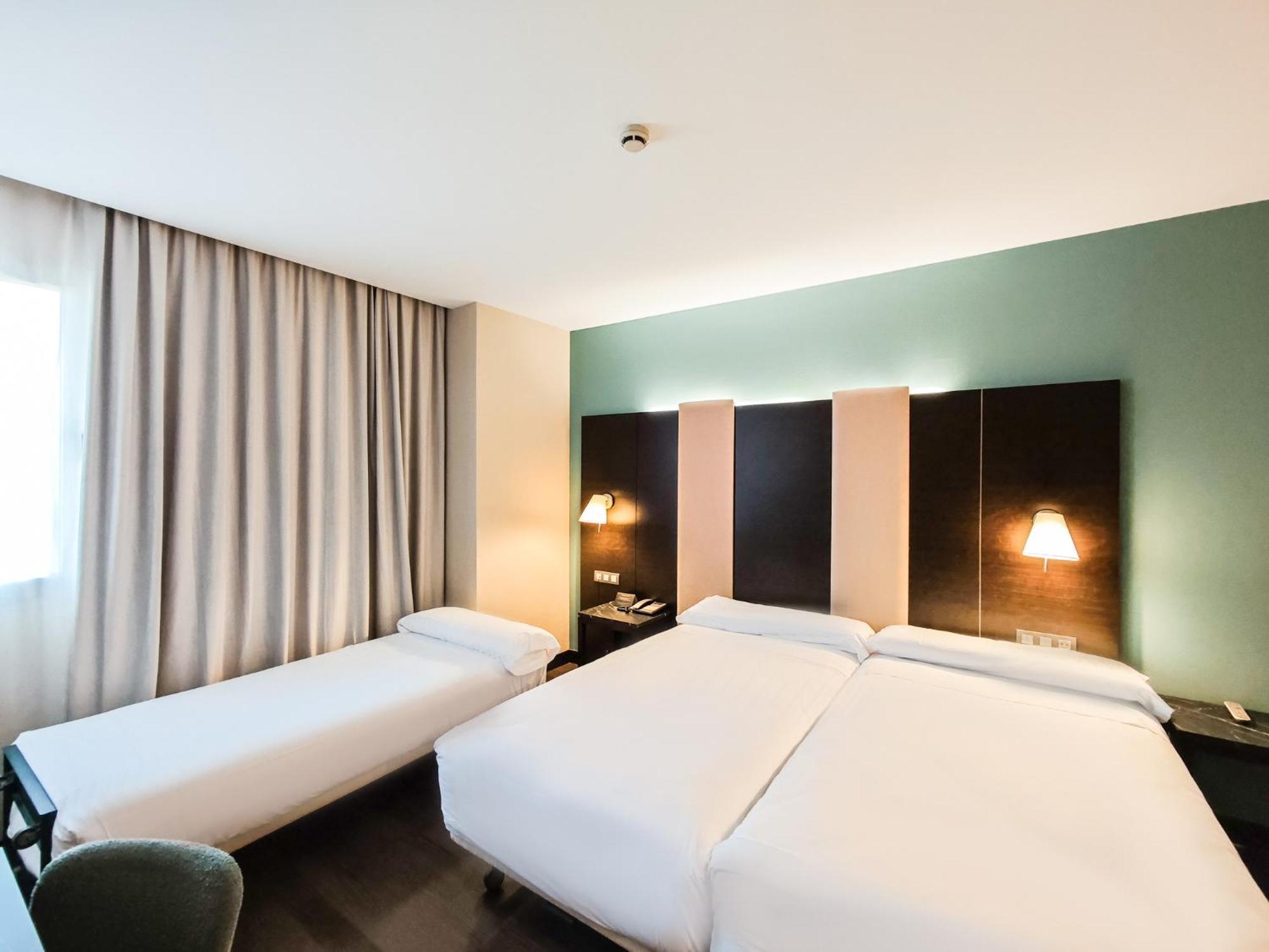 Azz Pamplona Norte Hotel Berriozar ภายนอก รูปภาพ
