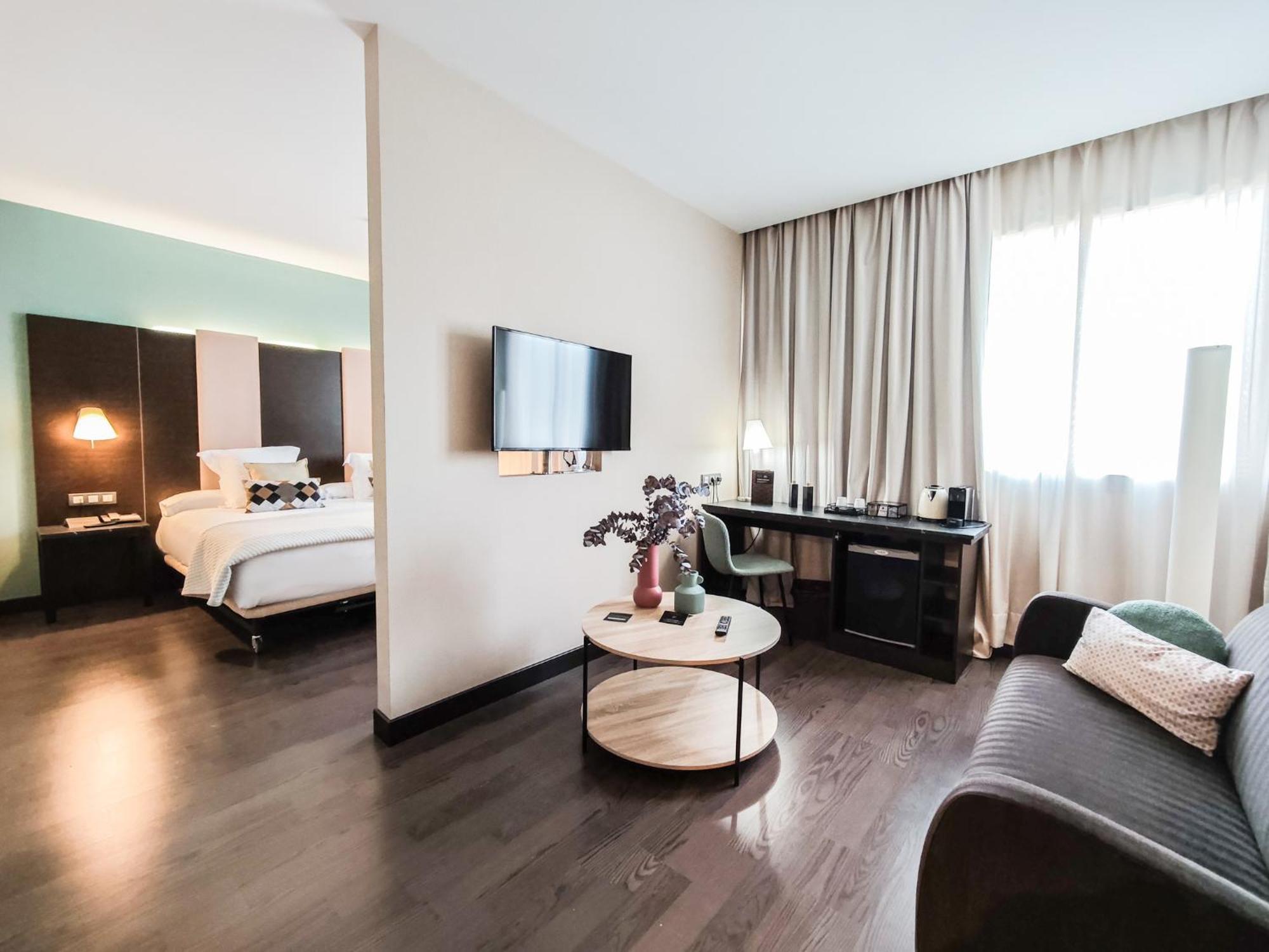 Azz Pamplona Norte Hotel Berriozar ภายนอก รูปภาพ